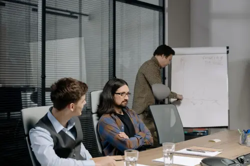 Debriefing: significato, usi e contesti applicativi